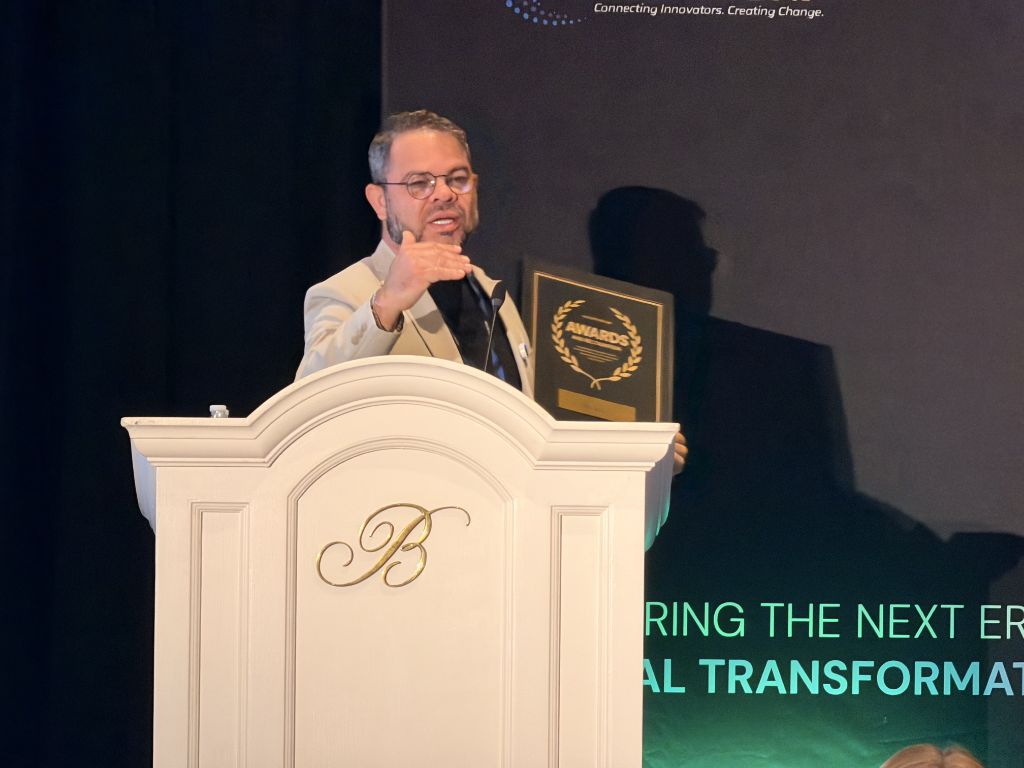 Caio Almeida receiving an AI Innovation Award